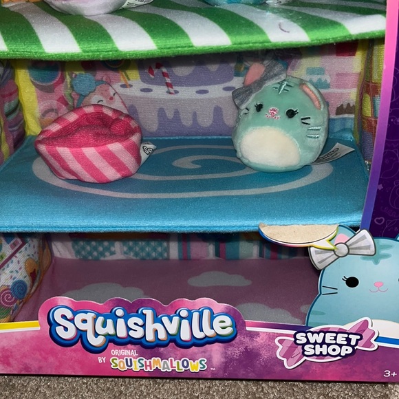 Squishville Sweet Shop with Priya & Tres’zure, Bistro Table & Seat, 3 floor shop - Picture 3 of 4